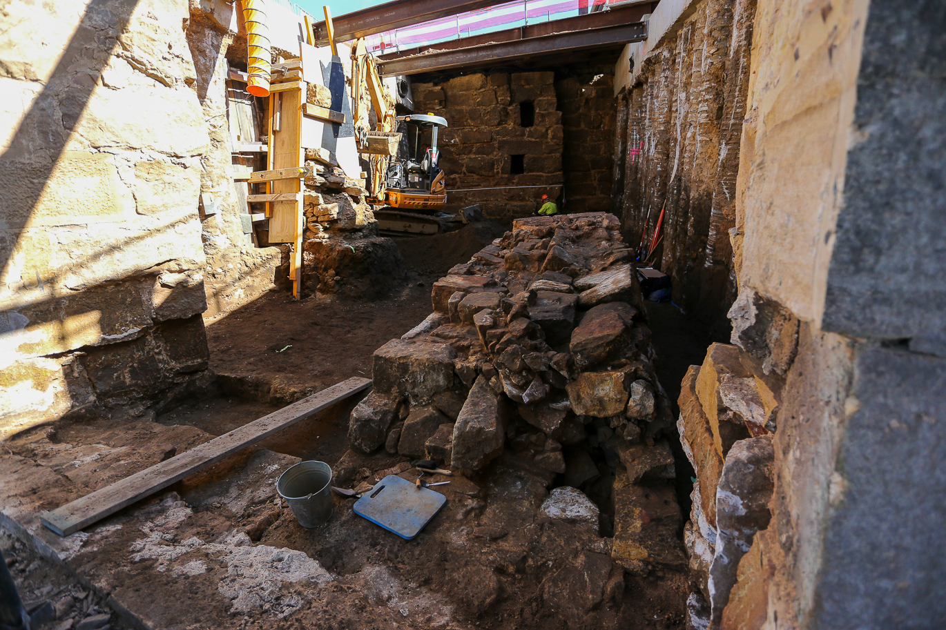 Construction works on the Lennox Bridge Portals