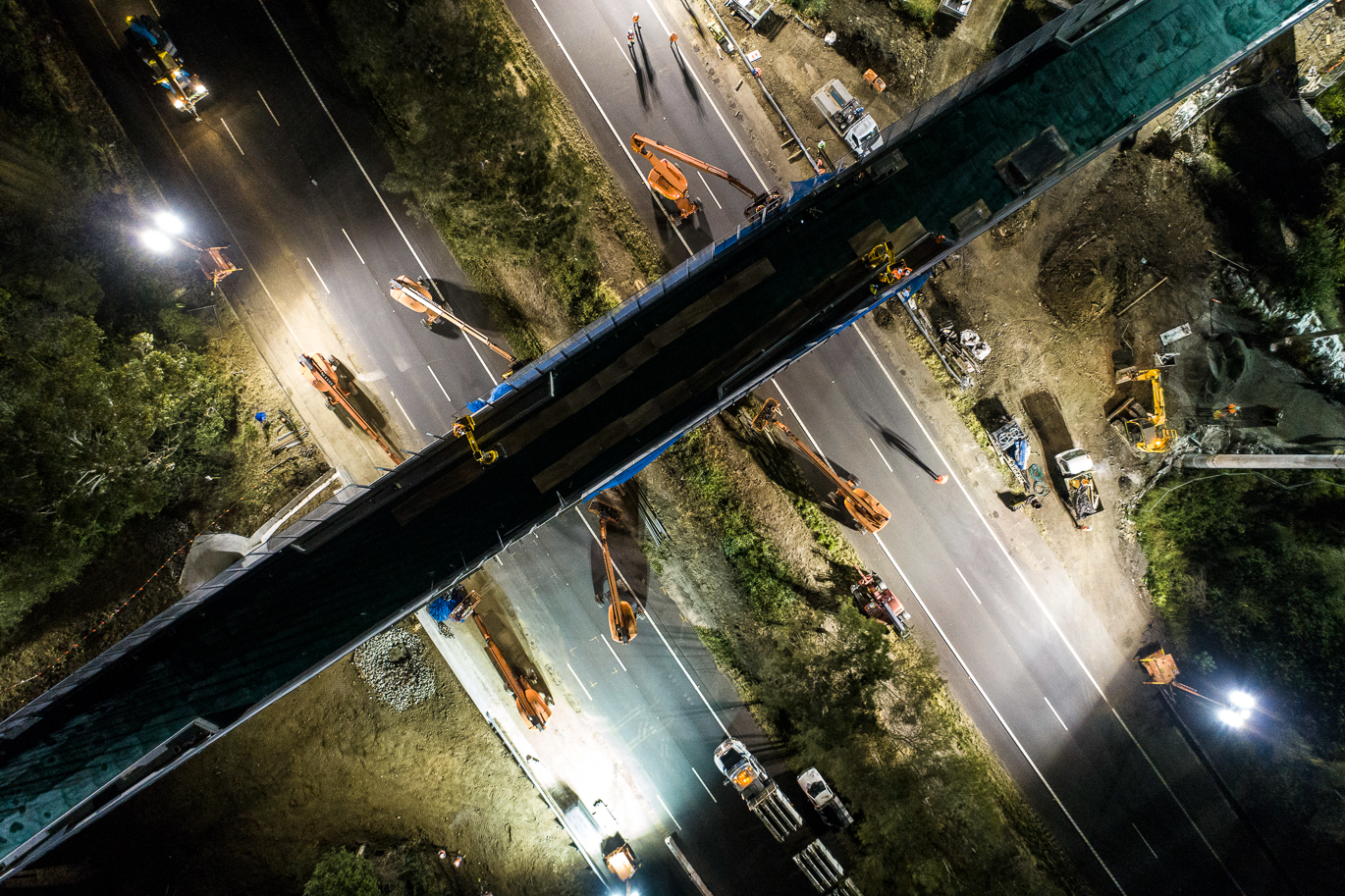 Night works on the Nan Tien Pedestrian Bridge