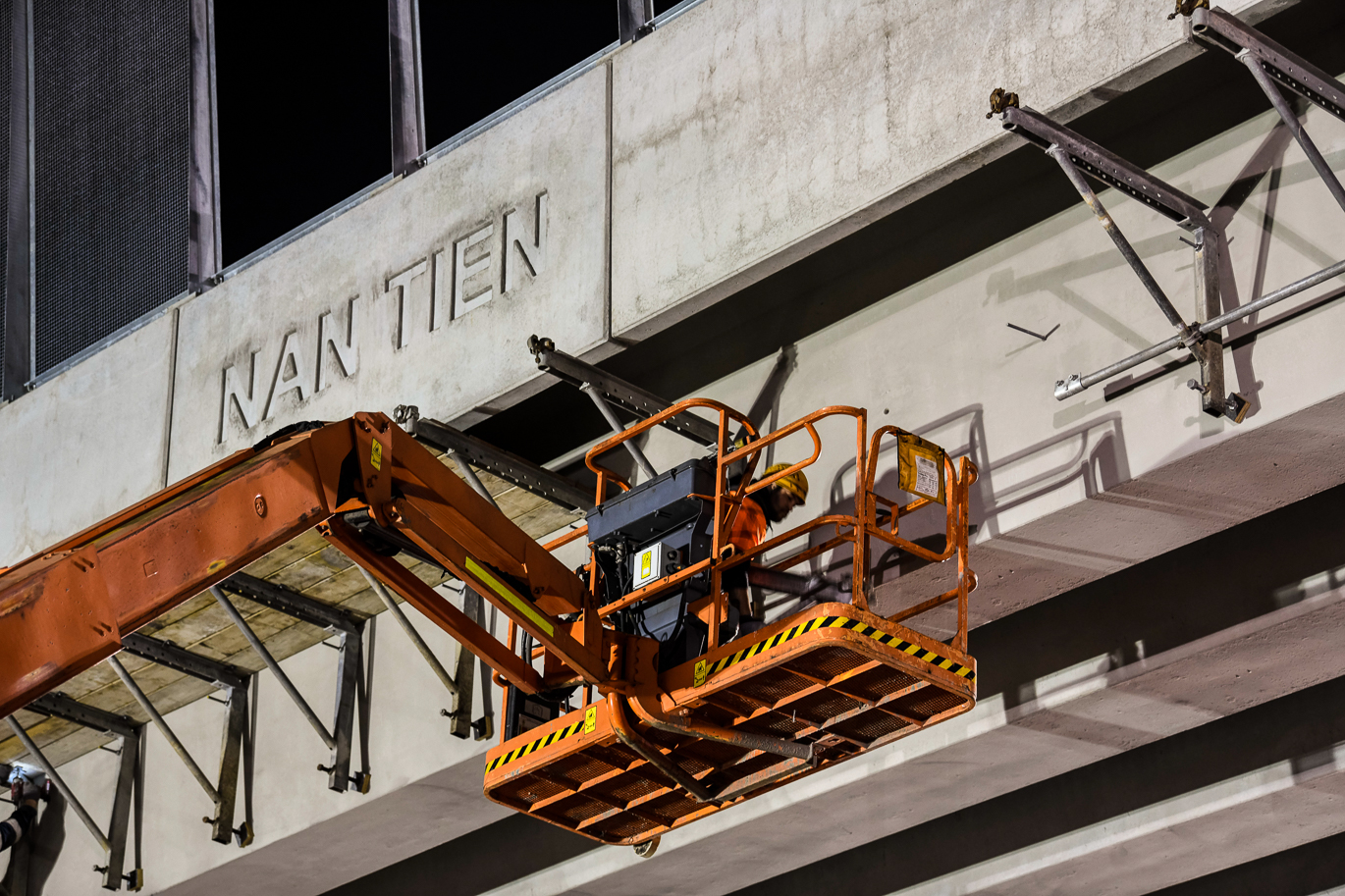 Nan Tien Pedestrian Bridge