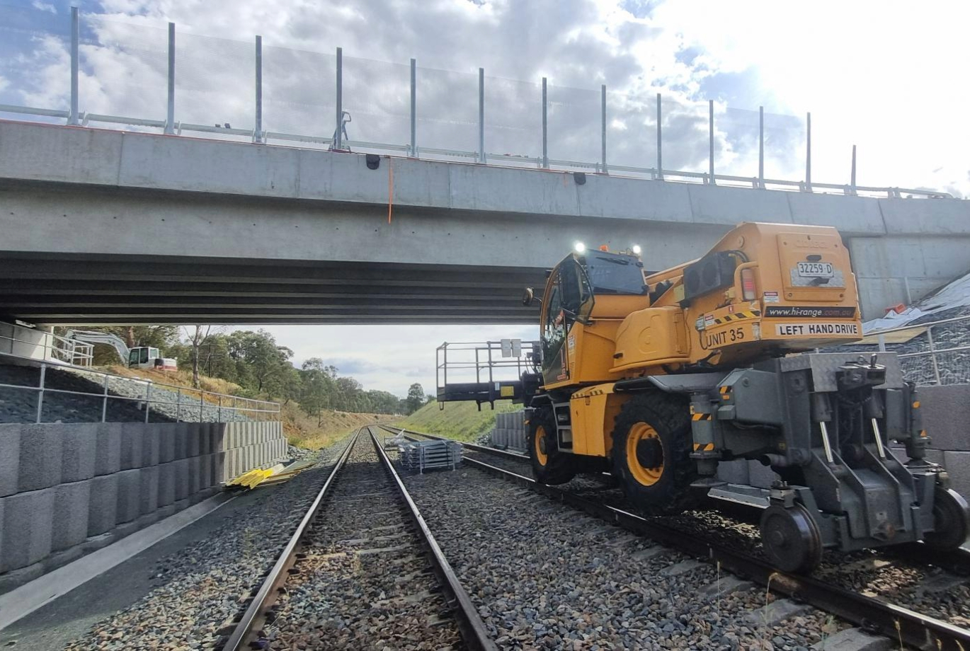 Working on live track at the Wallendbeen Bridge