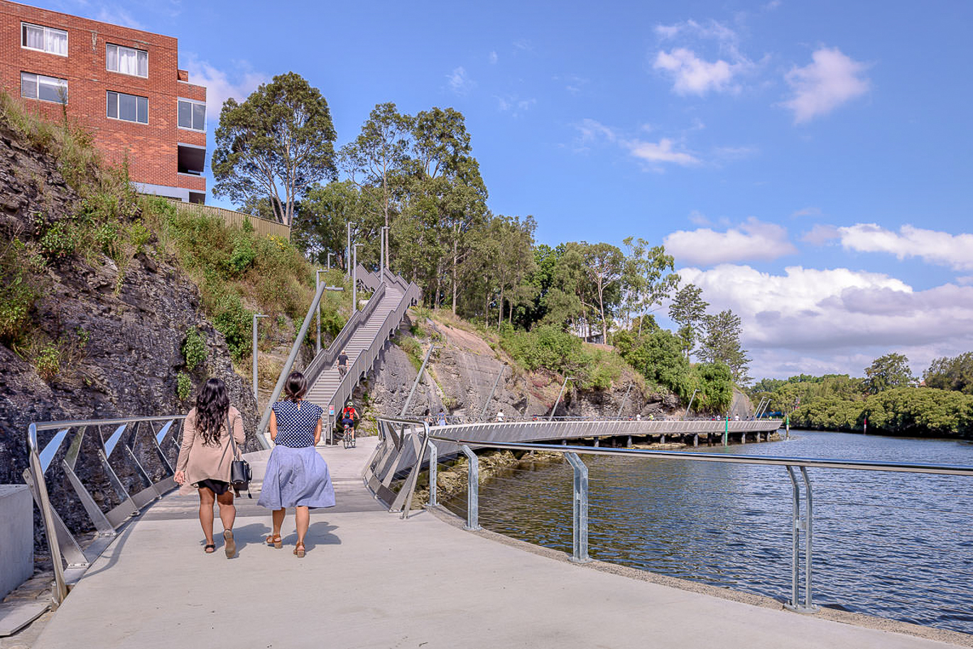 People walking on the Parramatta Escarpment Boardwalk