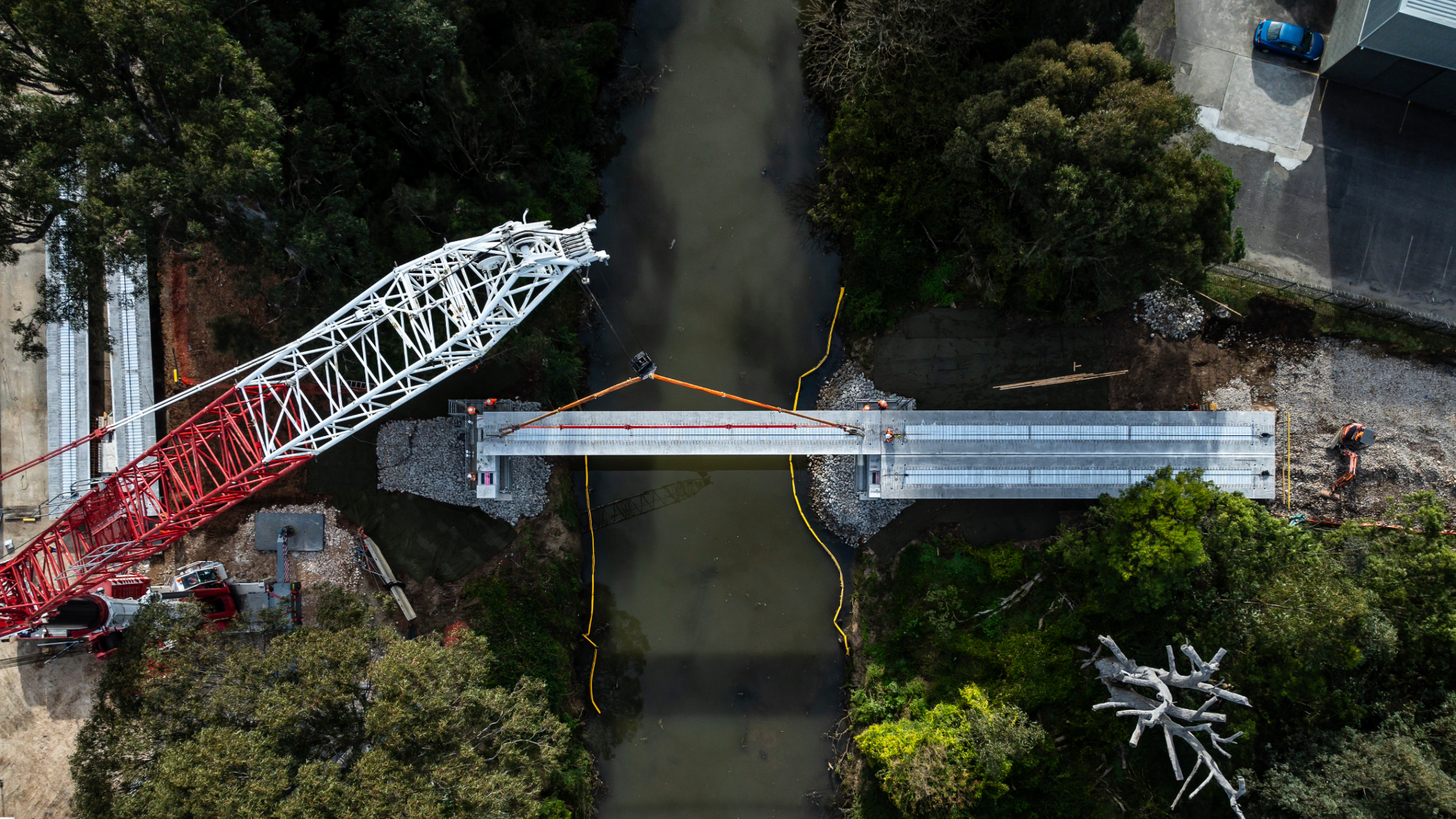 Girder lift on the T way stages 1 and 2 cycleway project