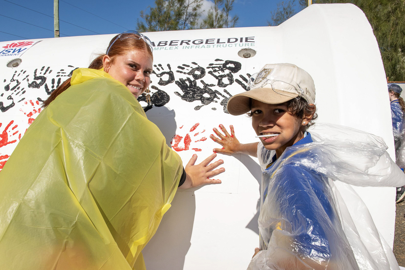 Local school students in Dubbo leaving their mark on a fixture of the New Dubbo Bridge project